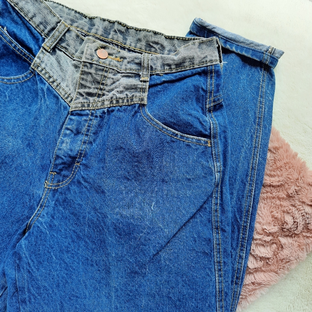 Vintage 90's High Rise Mom Jeans Taper Leg Jeans Y2K Size 4 Two Tone